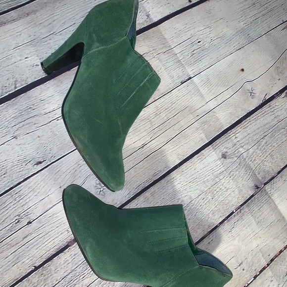 Kimchi Blue Shoes - Kimchi Blue Hunter Green Velvet Booties